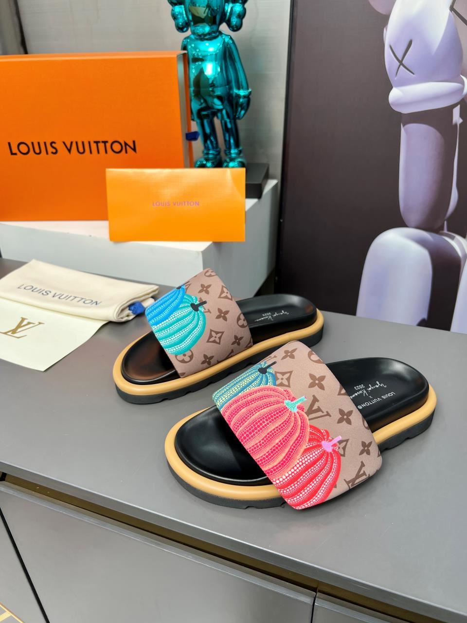 Louis Vuitton Slippers